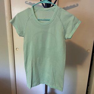 LULULEMON SIZE 6 SWIFTLY TECH SHORT SLEEVE